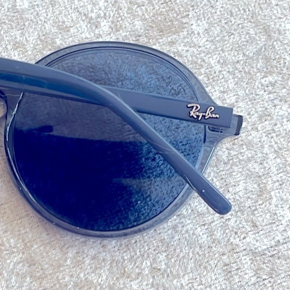NWOT Ray-Ban Retro 60s Round Frames Translucent Blue Sunglasses